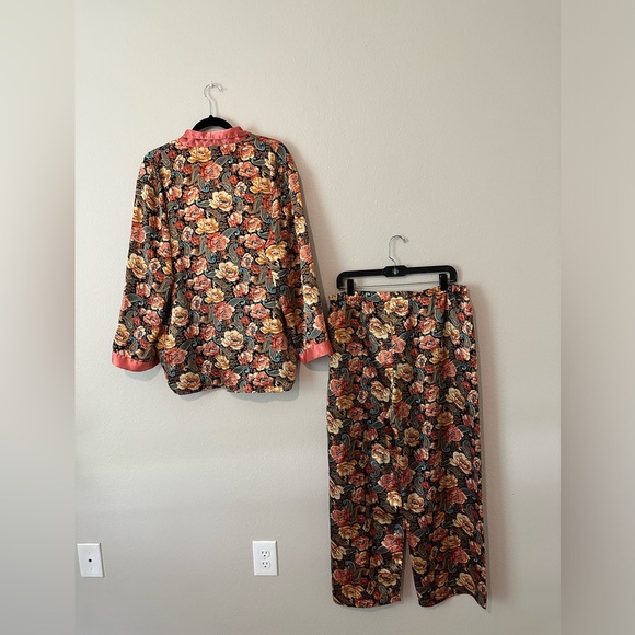 Vintage Victoria’s Secret Floral Paisley Satin 2 Piece Pajama Set Gold Label - Picture 2 of 16